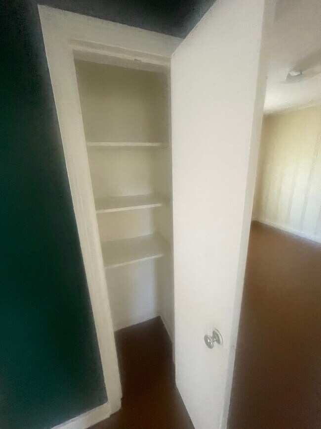 Building Photo - 852 Reaves St