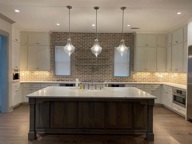 Building Photo - Lease this Absolutely Stunning Home Today ...