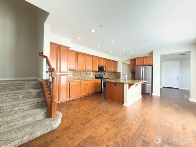 Building Photo - 3 Bedroom Condo for Rent in Ventura!