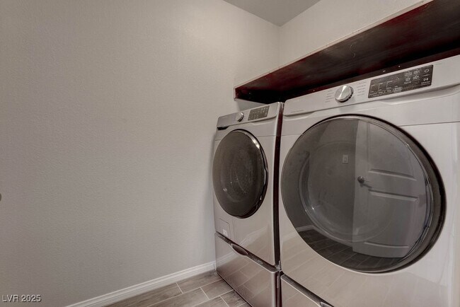 Building Photo - 12847 Slipknot St