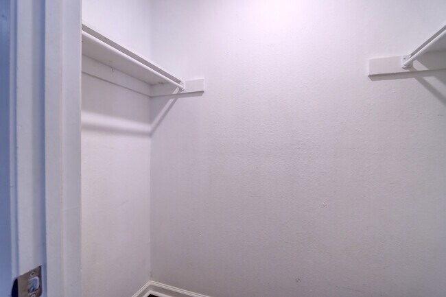 Building Photo - 707 Harbour Town Dr