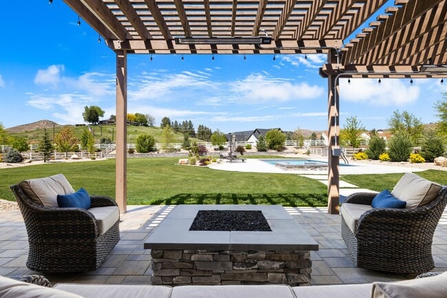 Building Photo - Exquisite Luxury Retreat on 1 Acre – 5BR/4...