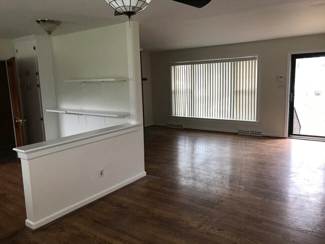 Building Photo - -- AVAILABLE JULY 1ST -- 3 BR / 1 BA West ...
