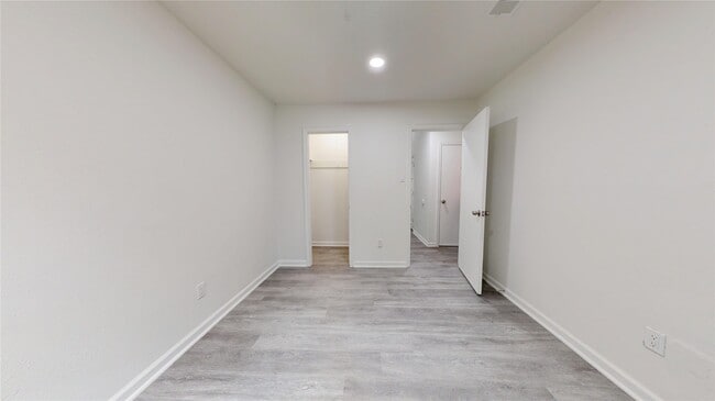 Building Photo - 7415 Alcomita Dr