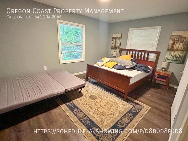 Building Photo - 3251 SE Dune Ave