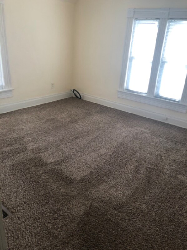 Building Photo - 205 S Maple St