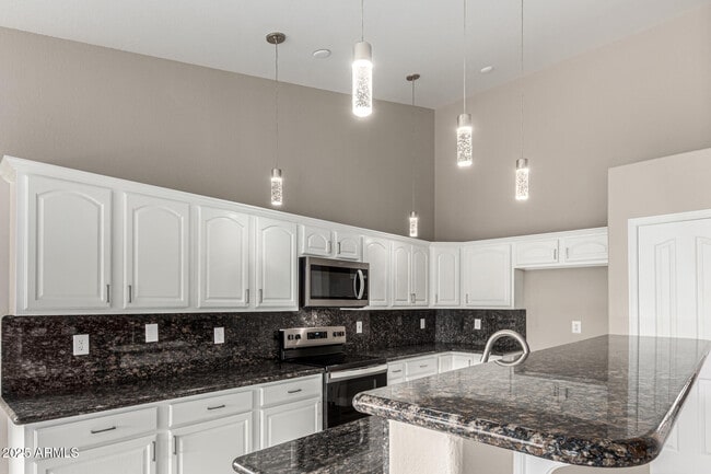 Building Photo - 2319 E San Tan Dr