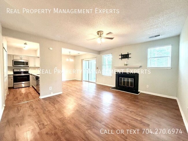 Building Photo - 20119 Henderson Rd