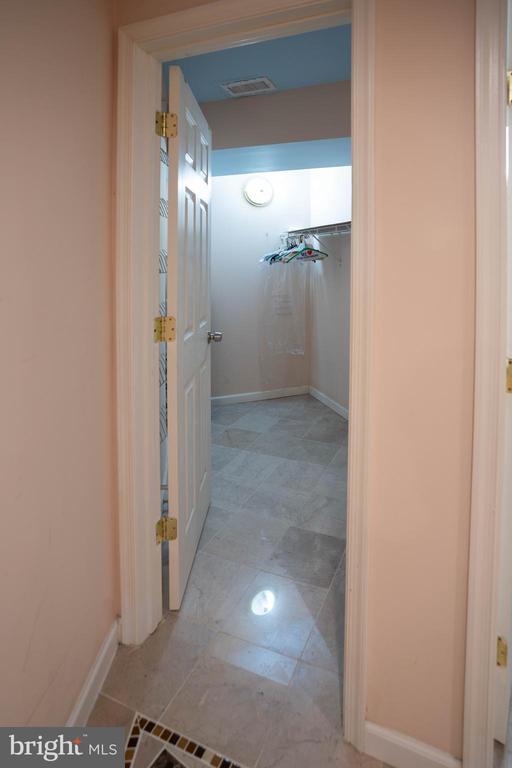 Building Photo - 9571 Linnett Hill Dr