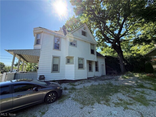 Building Photo - 1076 Ackley St