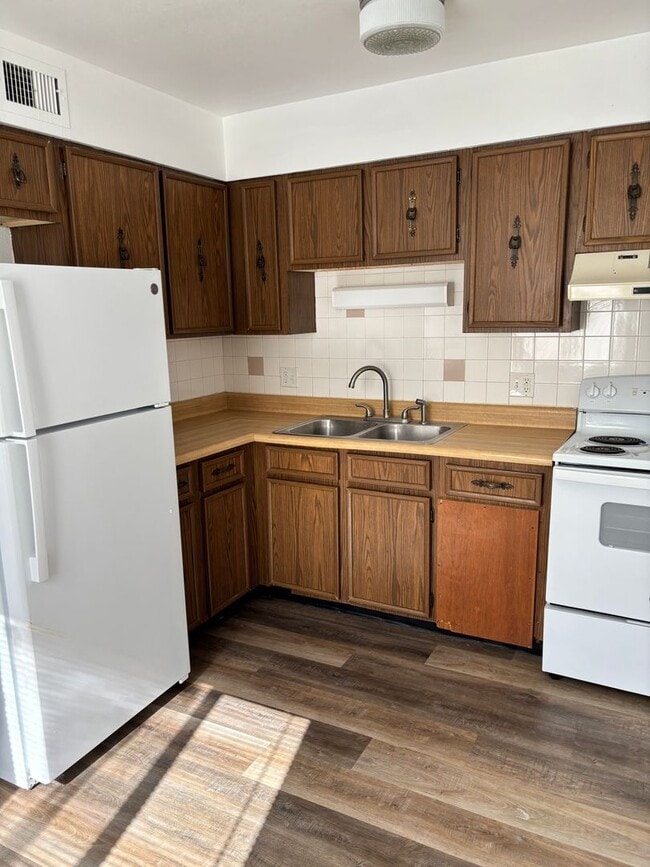 Building Photo - 104 N 27th St