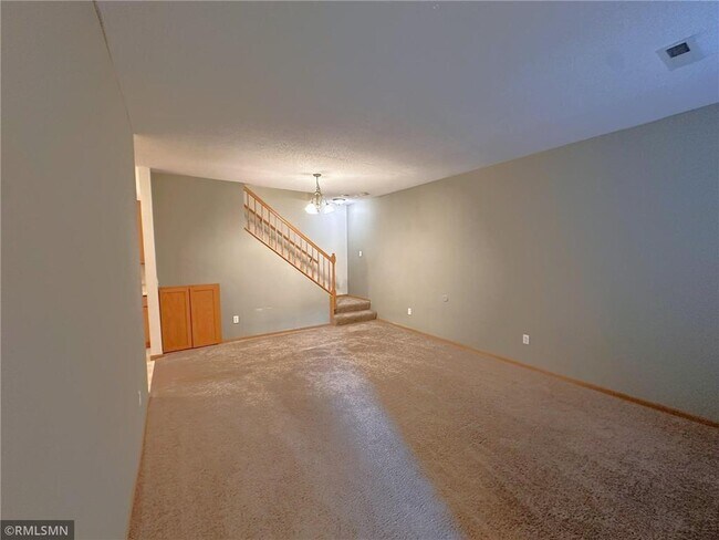 Building Photo - 16 Bridgewater Trail
