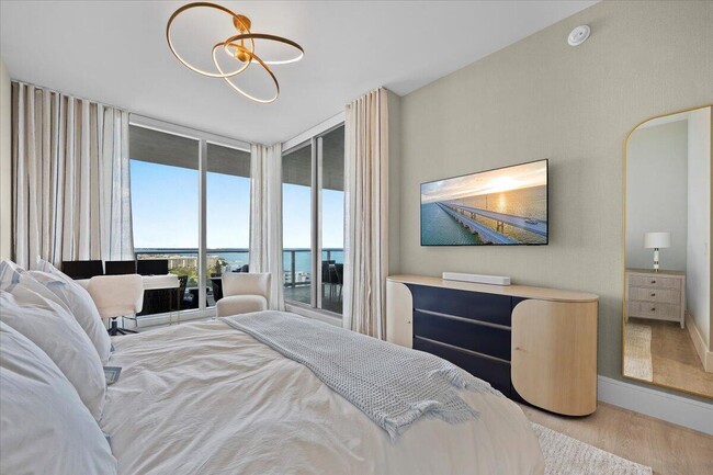 Building Photo - 220 Lake Shore Dr