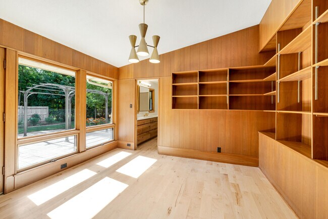 Building Photo - 9200 N Tennyson Dr