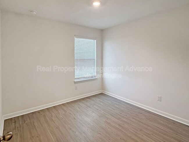 Building Photo - 303 Stone Ct