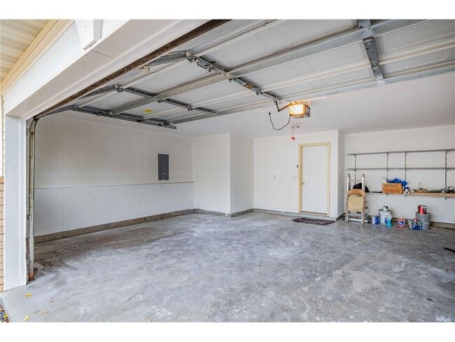 Building Photo - 916 Parkside Blvd