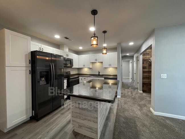 Building Photo - 1 Carson St