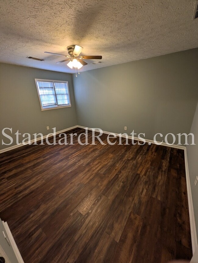 Building Photo - 622 Hickory Hollow Ln