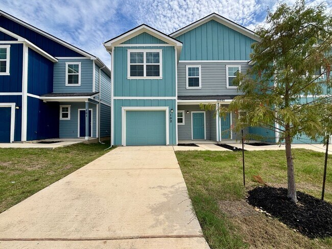 Building Photo - Brand New 3 Bd 2.5 Full Bath Townhouse Near UTSA & LaCantera