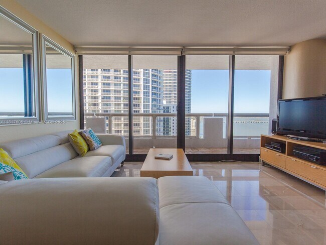Building Photo - 1717 N Bayshore Dr