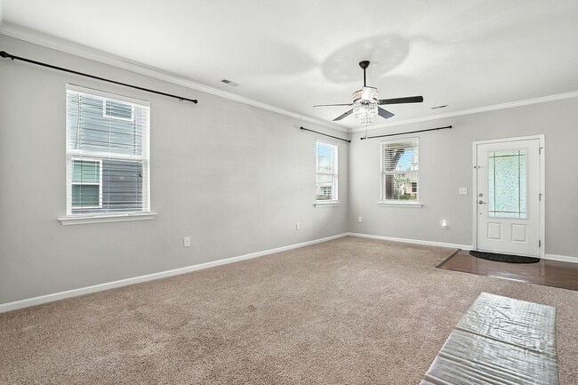 Building Photo - AVAILABLE NOW! - MOVE-IN SPECIAL FOR QUICK...