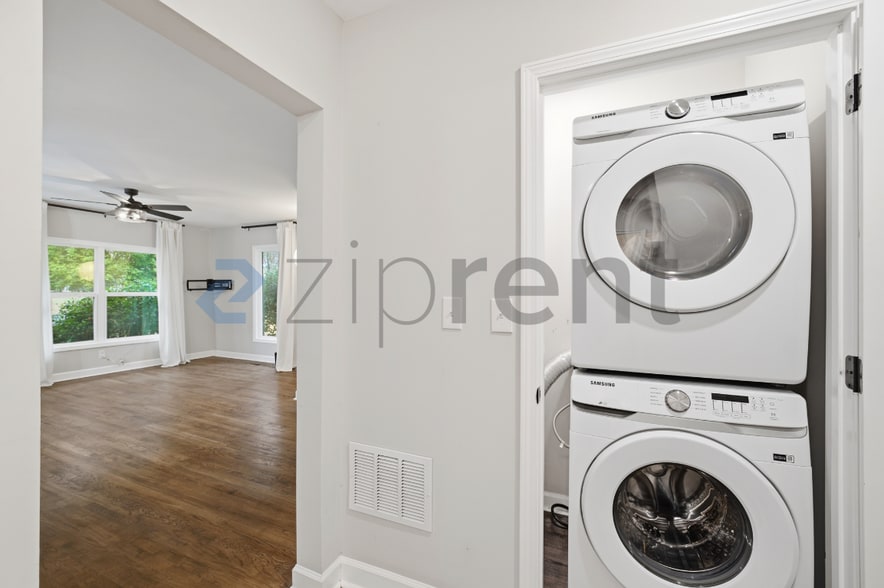 Building Photo - Unit