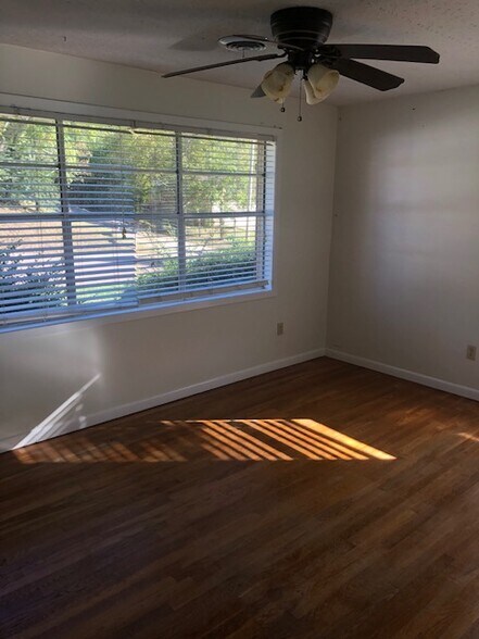 Building Photo - 213 N 6th St