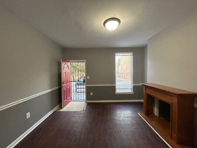 Building Photo - Baltimore - 3 Bedrooms and 1 bath Available!