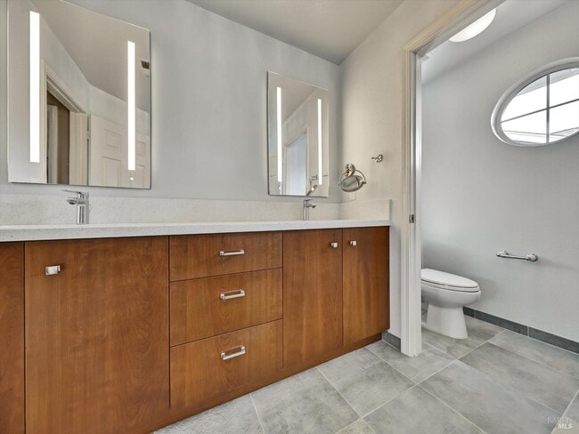 Building Photo - 128 Baypoint Dr