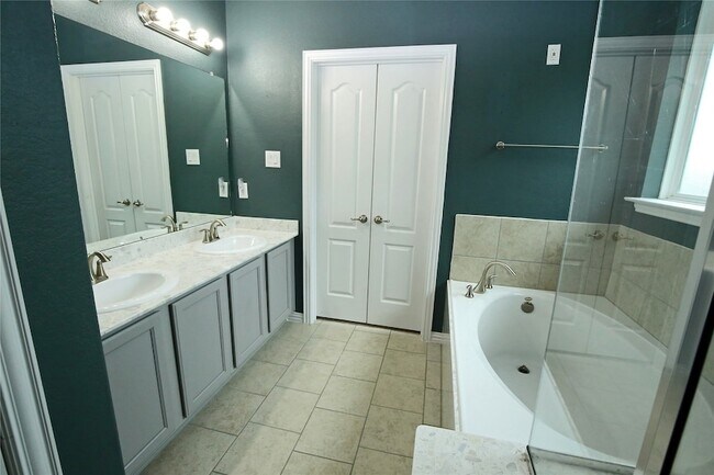 Building Photo - 13346 Pecan Trails Dr