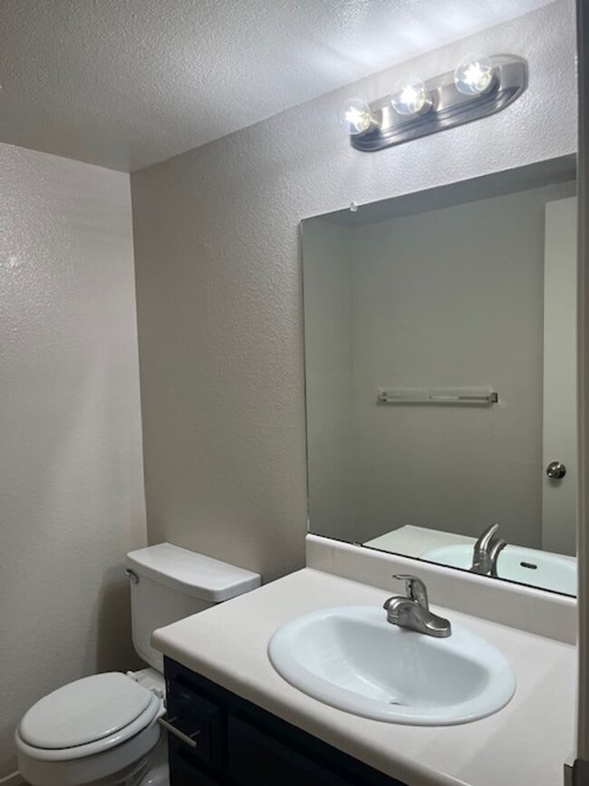 Building Photo - BC817-11