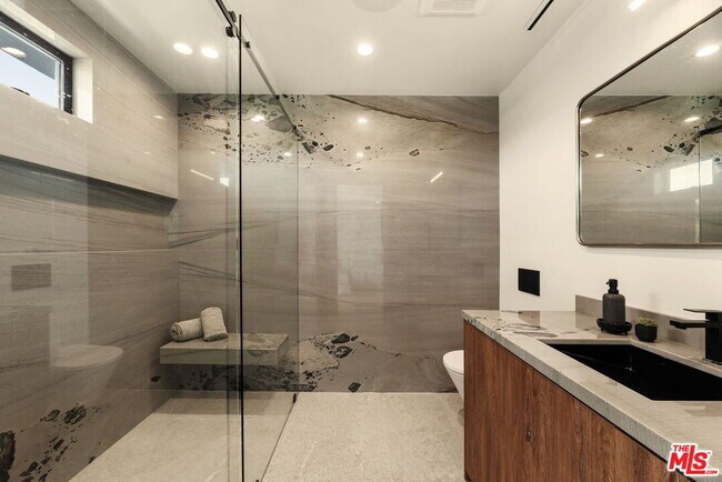 Building Photo - 2422 Apollo Dr