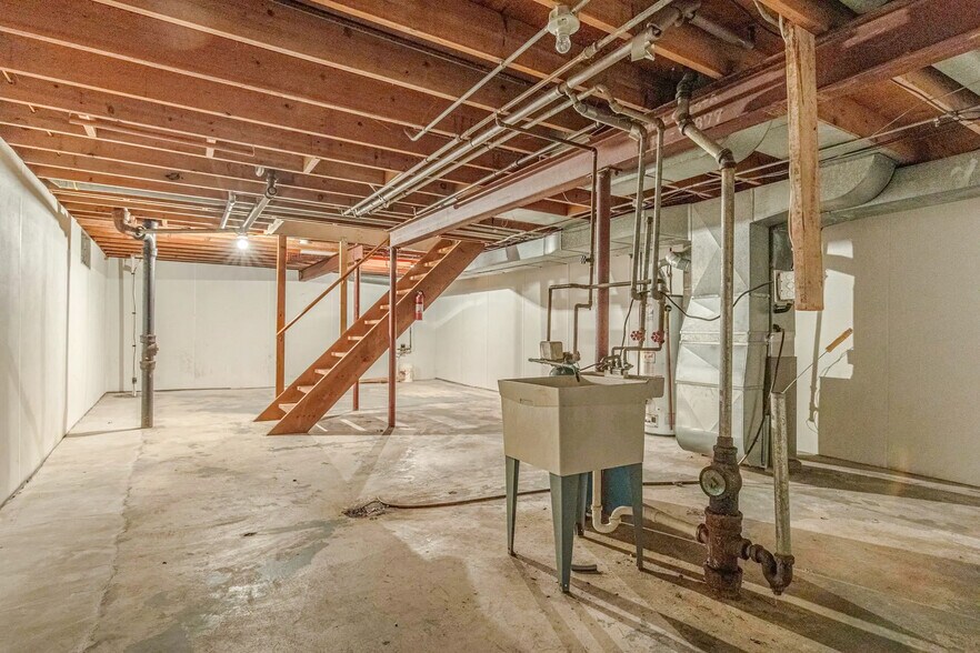 Building Photo - 37 W Klubertanz Dr