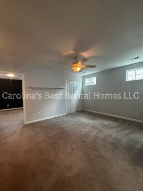 Building Photo - 148 Mariscat Pl