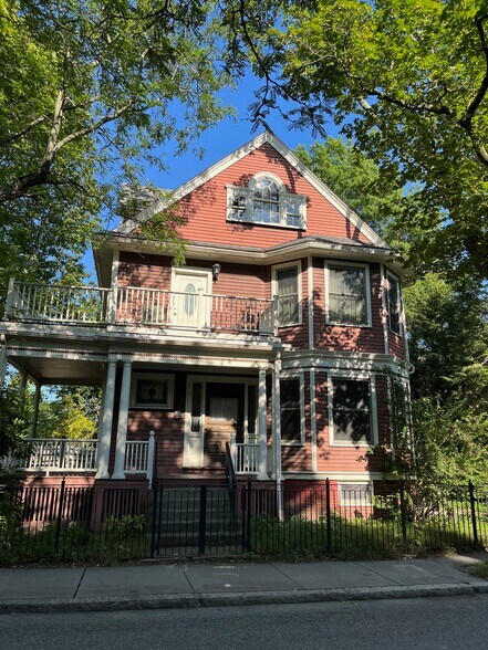 House - 88 Putnam Ave