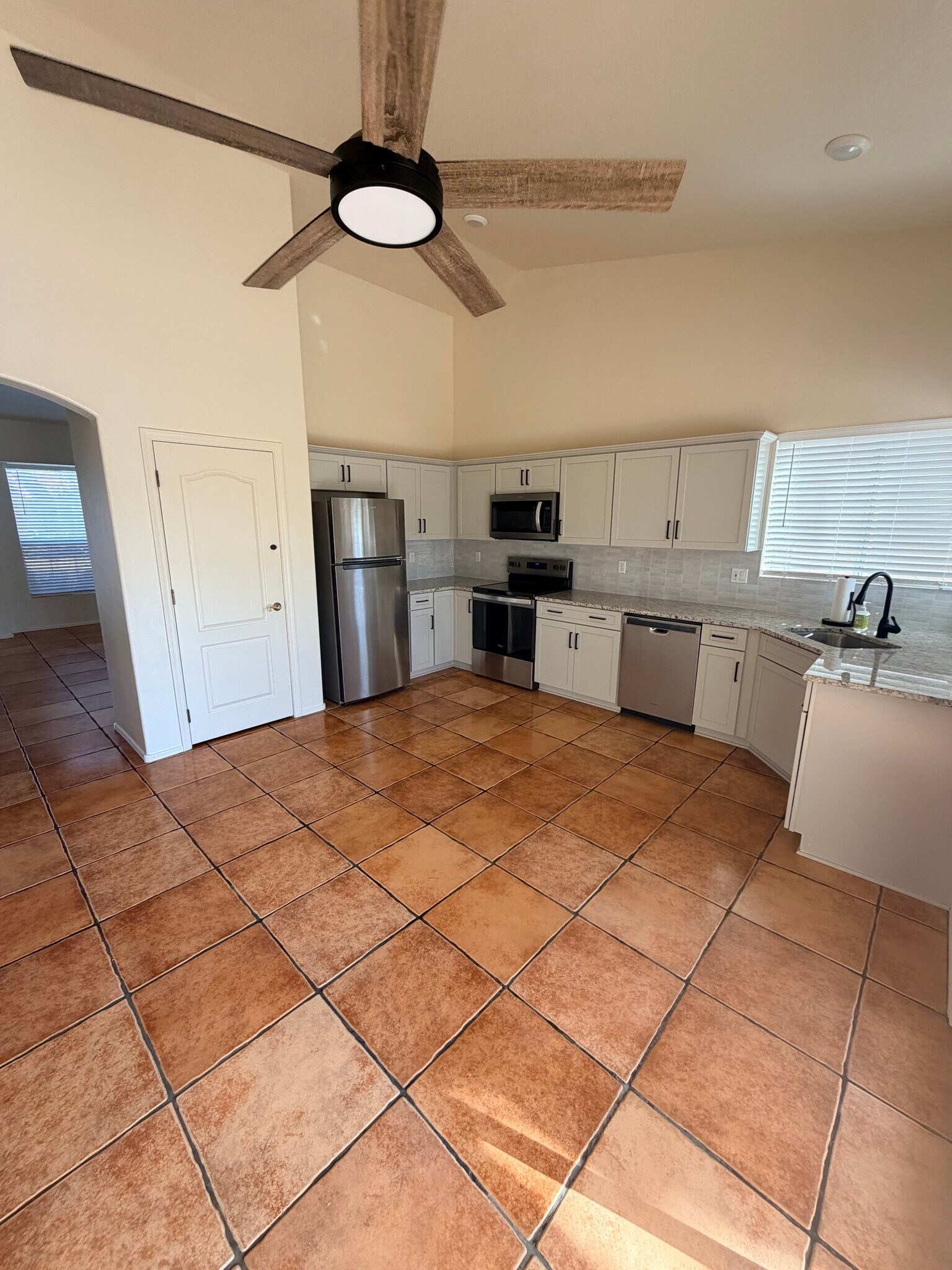 Building Photo - 9005 N Lawndale Dr