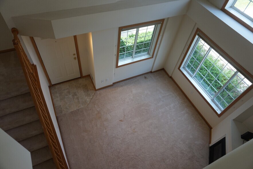 Building Photo - 612 Willoughby Way W