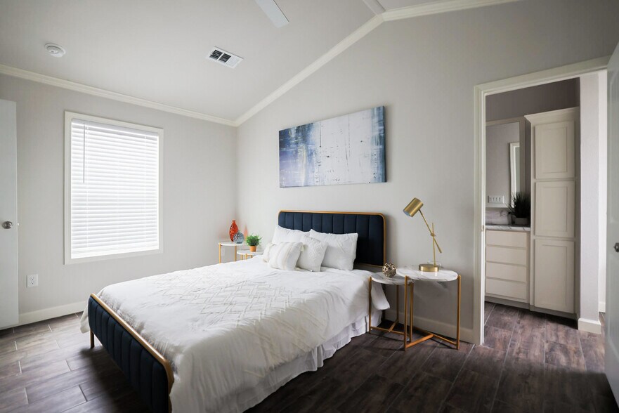 Primary bedroom - 813 Toluca