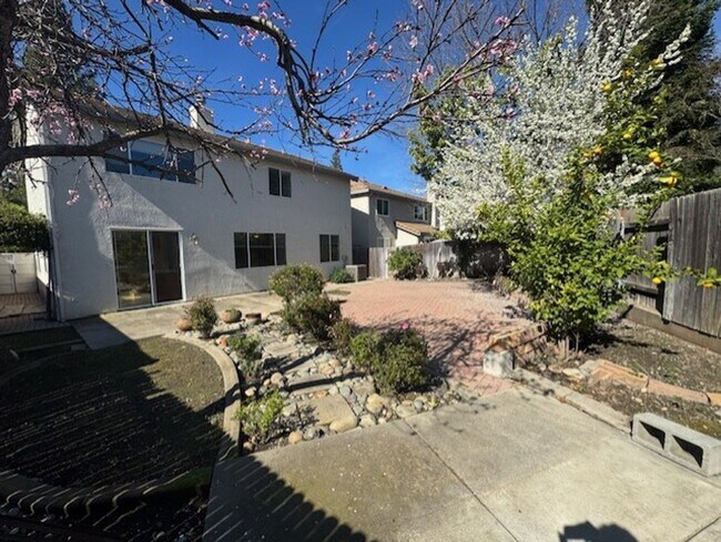 Building Photo - Gold River 4 Bedroom with Large Brick Patio in backyard!