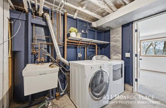 Building Photo - 411 Monroe Pl