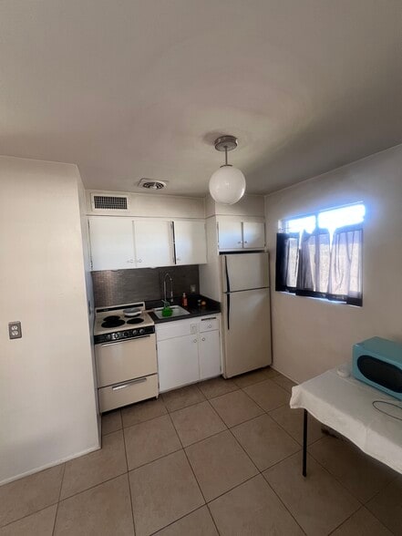 Building Photo - 524 W Fairway Dr