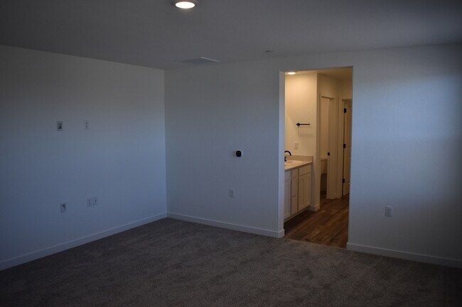 Building Photo - 4123 Scarlet Ct
