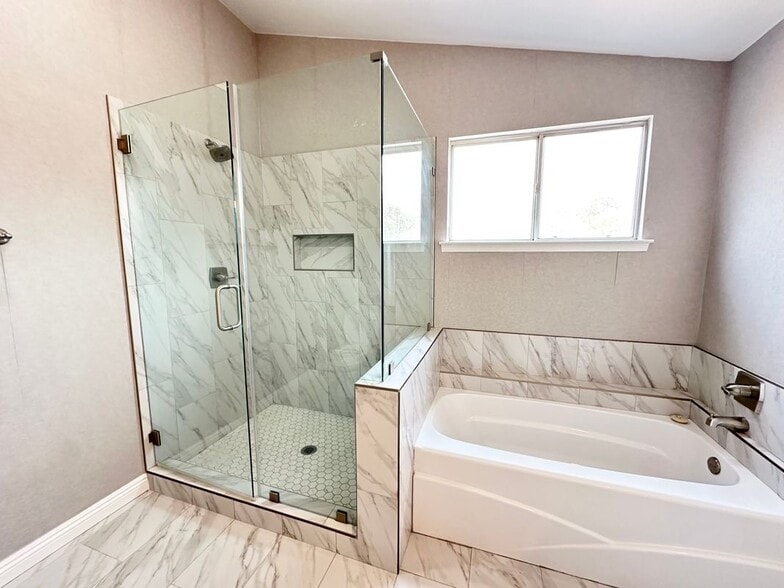 Building Photo - 45202 Pickford Ave