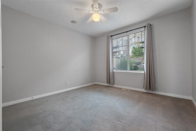 Building Photo - 1376 Alpine Way