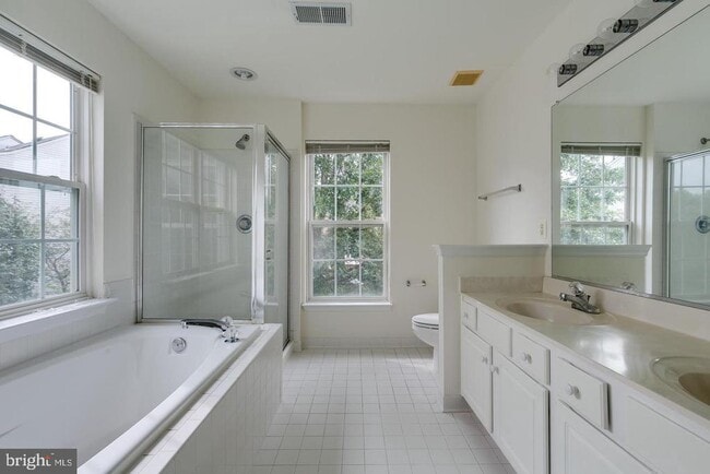 Building Photo - 13129 Park Crescent Cir