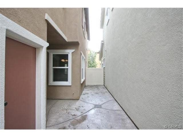 Building Photo - 15953 Begonia Ave