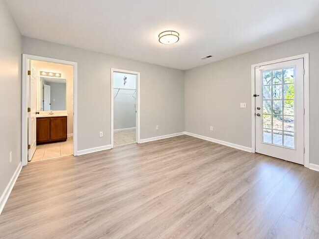 Building Photo - 468 Canewood Pl