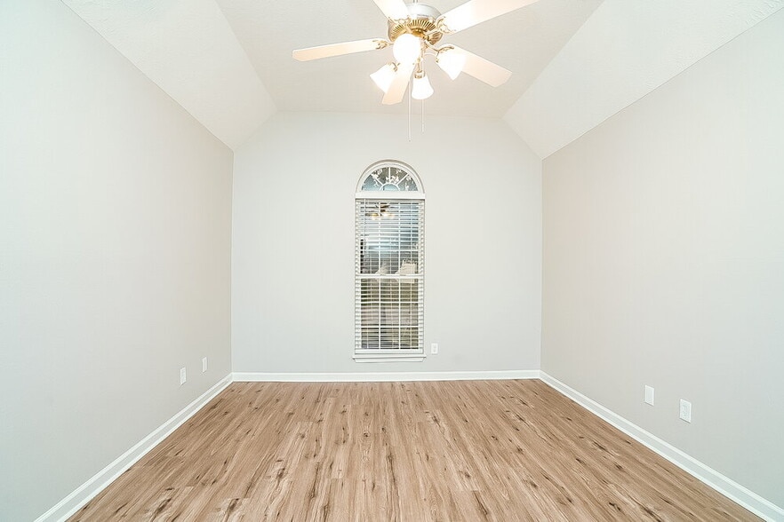 Building Photo - 152 Dreville Dr