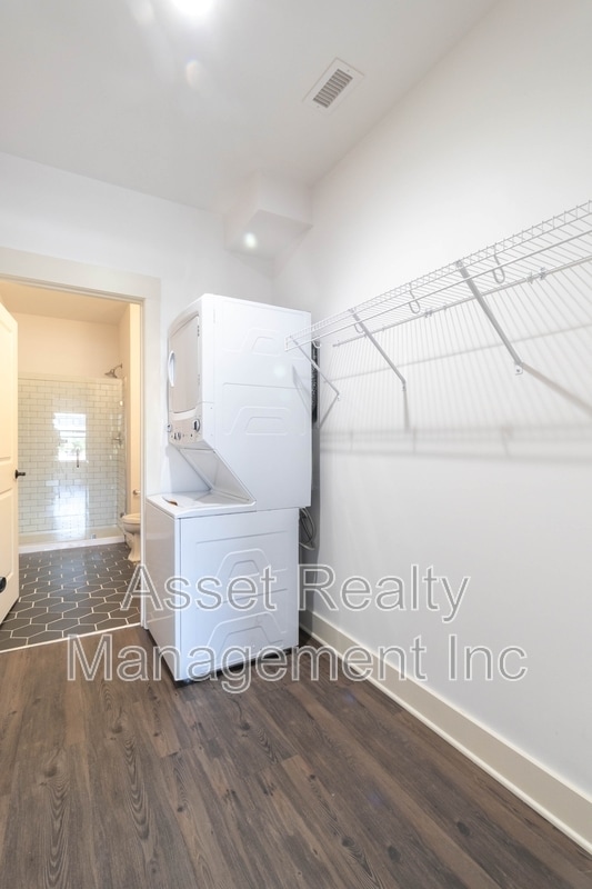 Building Photo - 1110 Franck St