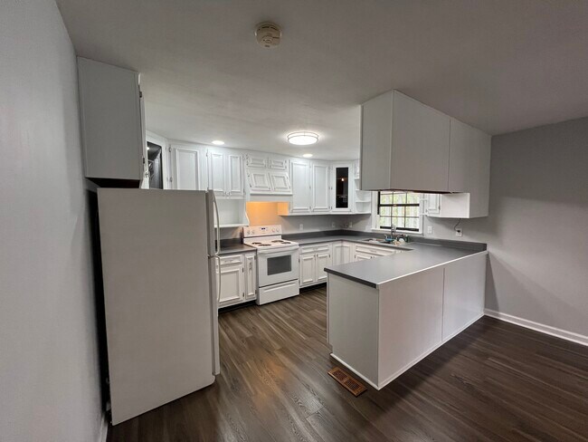 Kitchen - 410 Isbill Rd